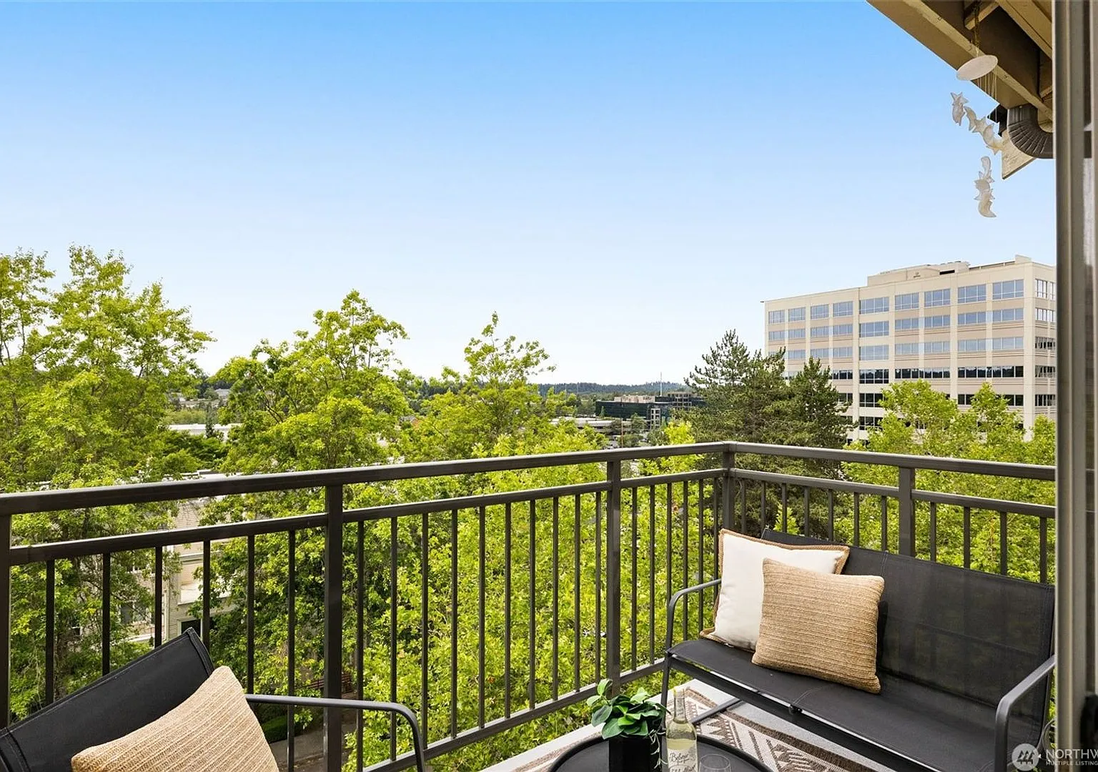 Newly remodeled 2 bd / 2 full bath Factoria condo for Rent — Photo 2