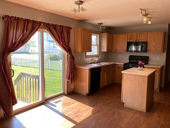 5th image of 483 Yale Cir