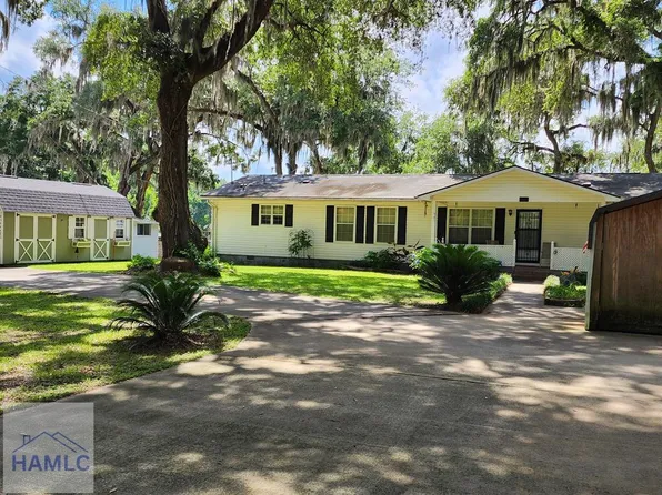 941 Lake Dr, Midway, GA 31320