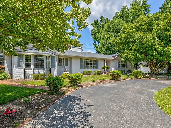 3rd image of 1634 Sherwood Dr