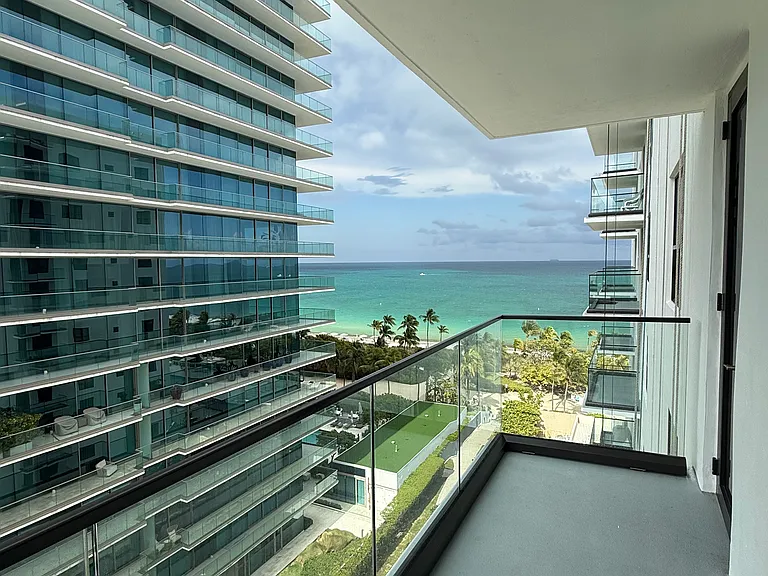 10185 Collins Ave #1022 — Photo 2