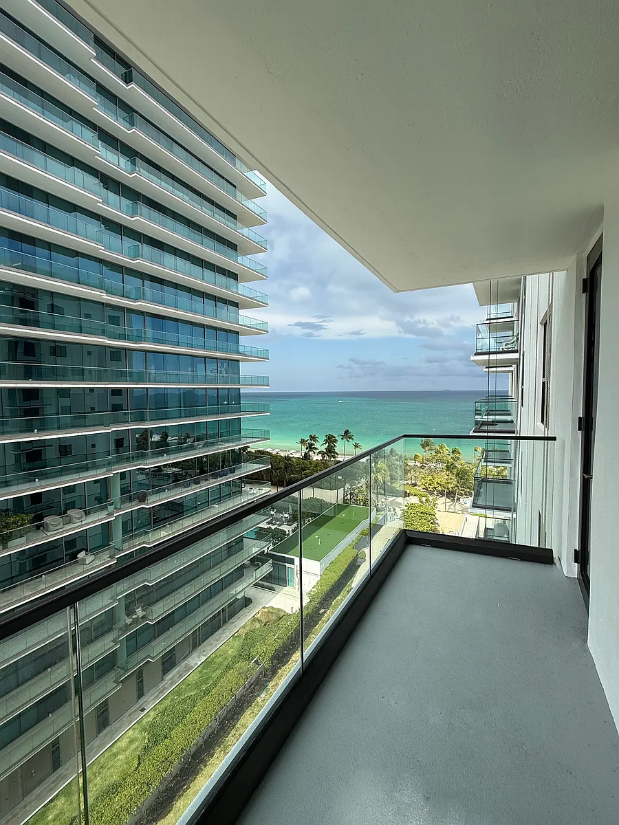 Building Photo - 10185 Collins Ave #1022