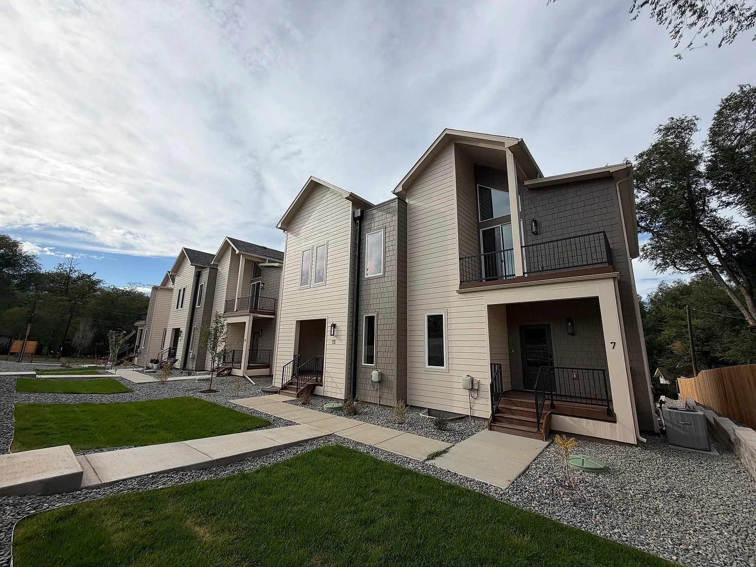 4 bed, 3.5 bath, 2282 sqft, $2,990 — Photo 4