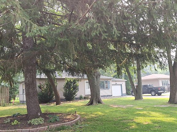 2nd image of 2851 Lois St