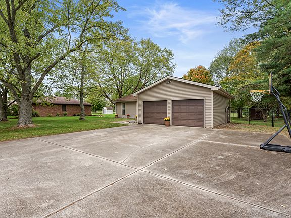 3rd image of 5555 Arrowhead Dr