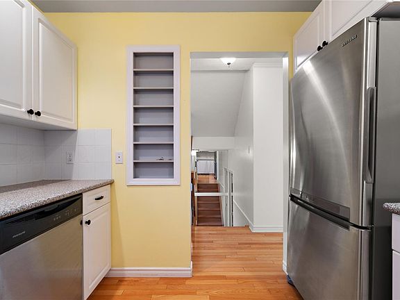 5th image of 108 Dallas Rd #4