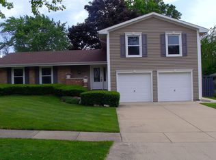 214 Edgebrook Dr, Bloomingdale, IL 60108