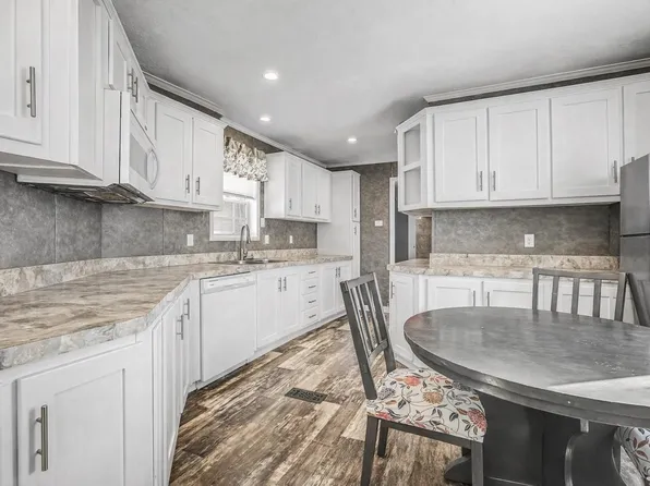 28 Woodlawn Drive, Allenstown, NH 03275