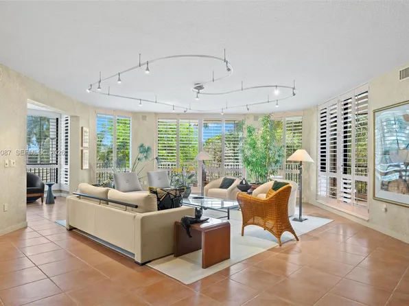 20290 Fairway Oaks Dr APT 221, Boca Raton, FL 33434