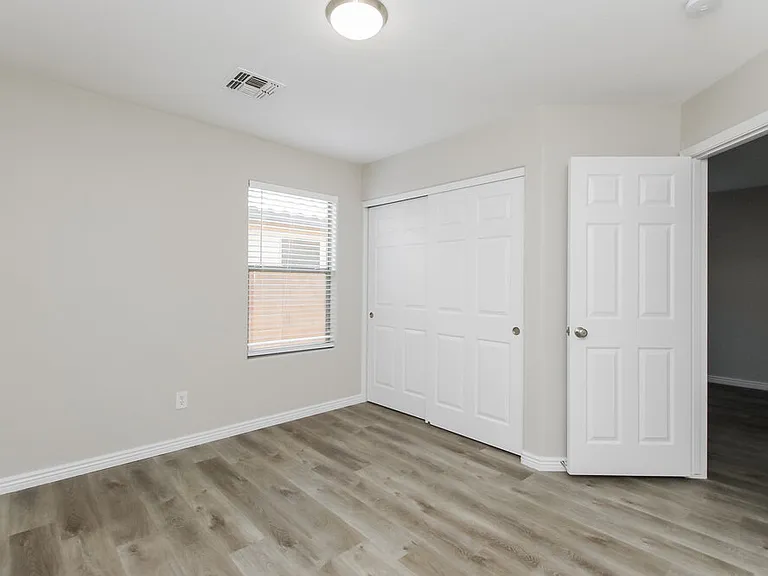 475 W Holstein Trl — Photo 12