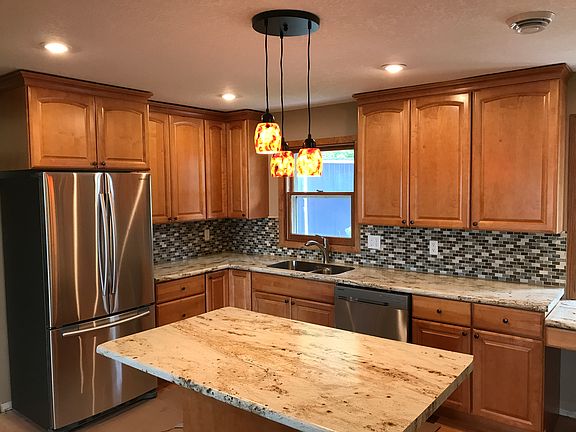 3rd image of 28260 Dahlia Ct NW