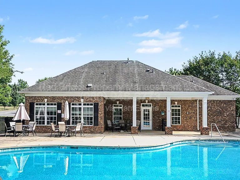 10420 Benfield Rd — Photo 32