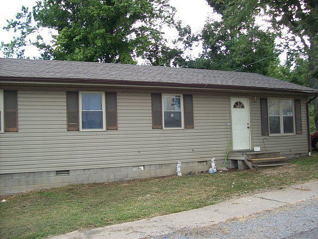 2nd image of 501 Fruit Hill Dr