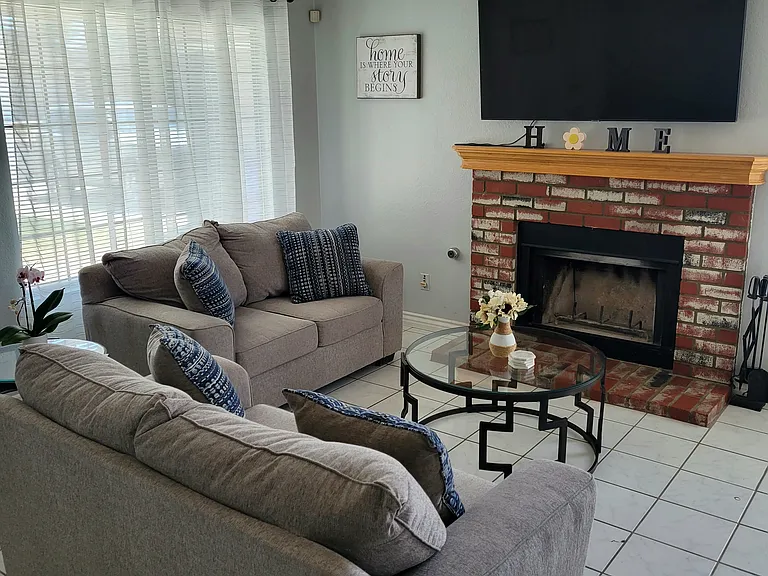 13746 Gemini St — Photo 2
