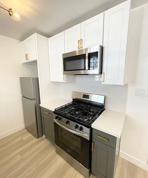 421 N Doheny Dr #14 — Photo 8