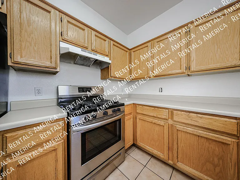 1022 W Westchester Ave — Photo 13