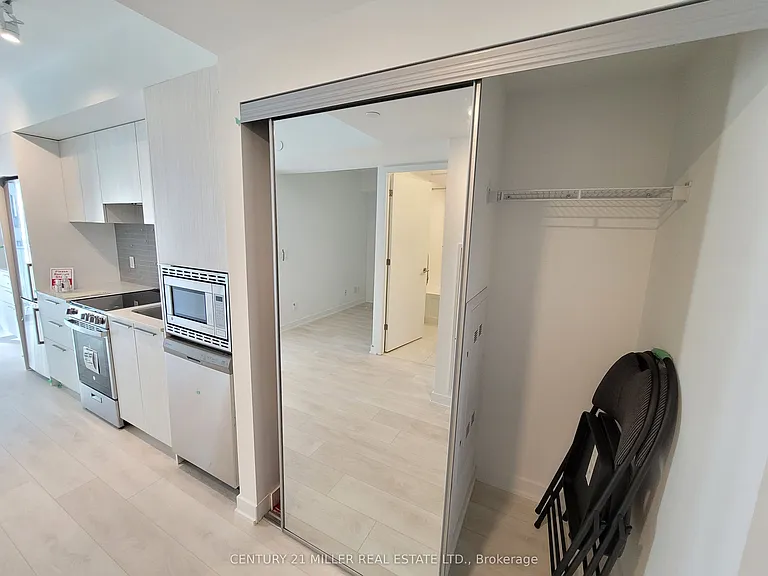 18 Maitland Ter #802 — Photo 42