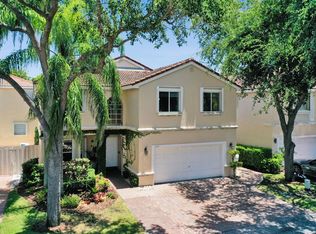 1045 Papaya St, Hollywood, FL 33019