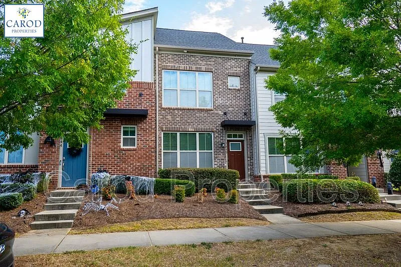 2 bed, 2.5 bath, 1495 sqft, $1,795 — Photo 2
