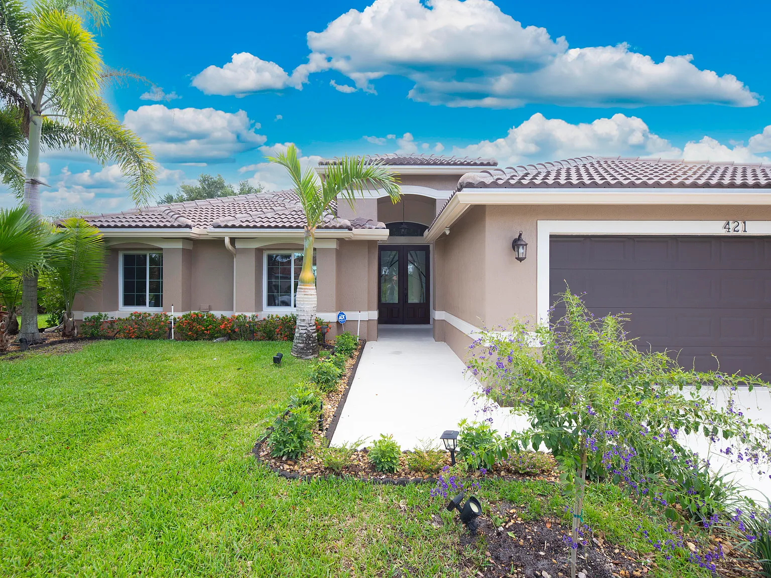 3 bed, 2.0 bath, 1799 sqft, $3,900 — Photo 3