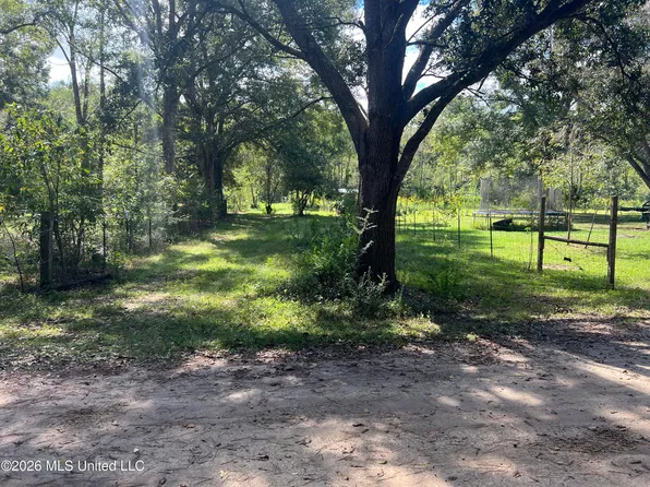 37 Horace E Mitchell Rd, Picayune, MS 39466
