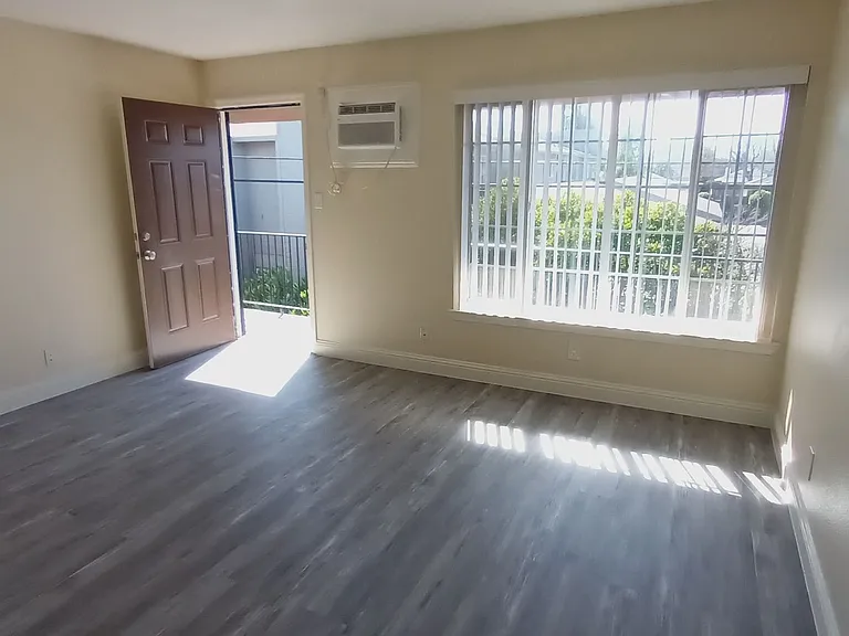 2501 Edison Ave #32 — Photo 5