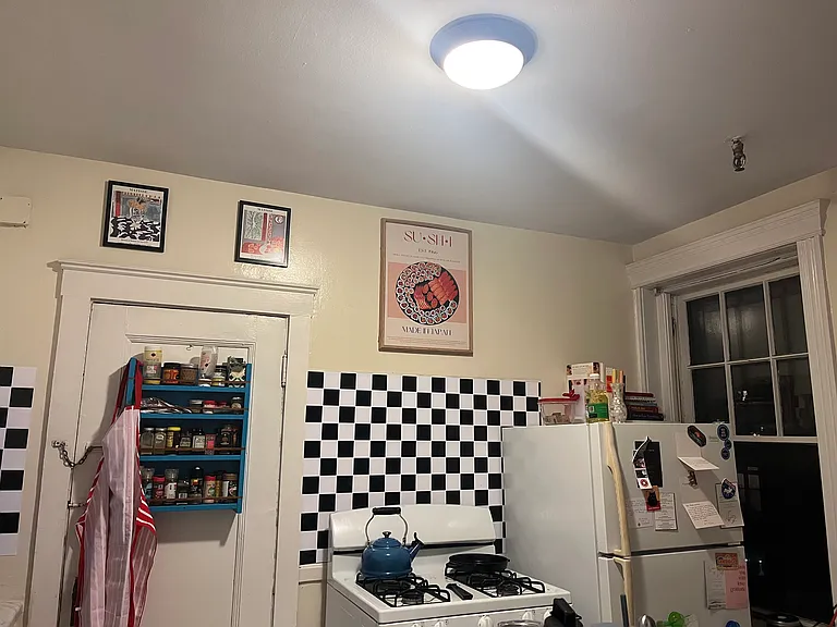 72 Strathmore Rd #11B — Photo 6