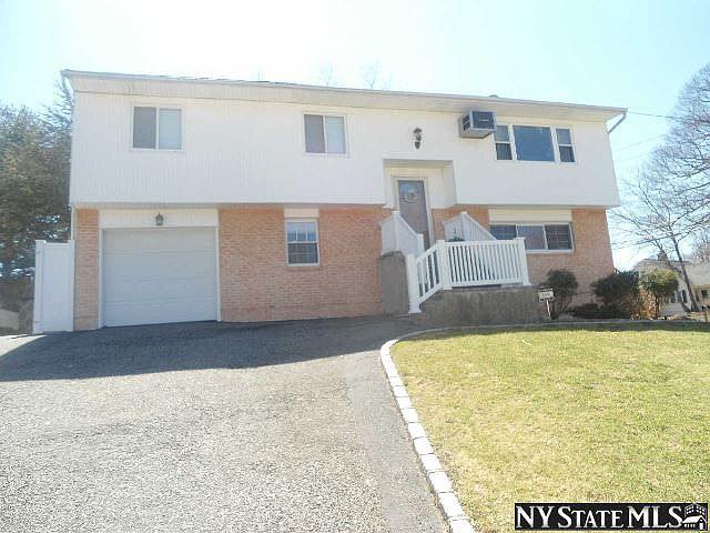 1st image of 20 Norwood Ln