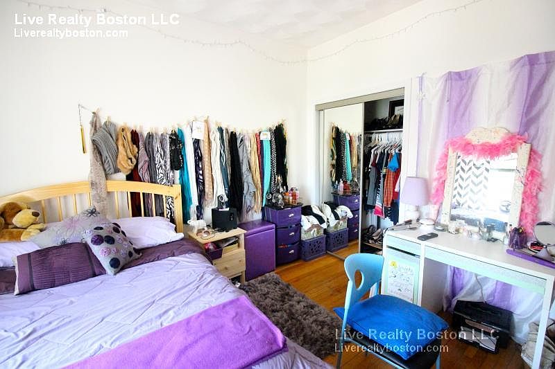 2nd image of 22 Cummings Rd #4