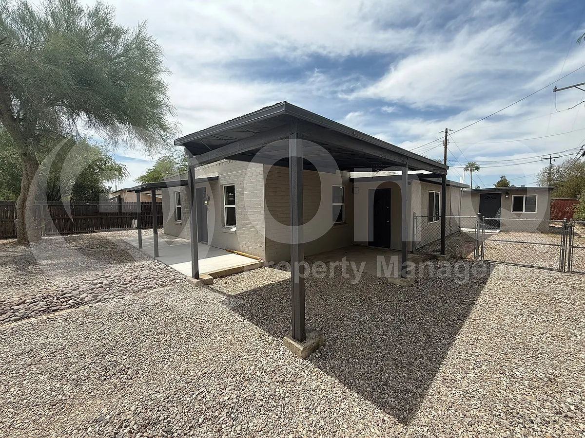 3 bed, 3.0 bath, 1386 sqft, $2,200 — Photo 3