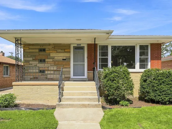 2844 W 99th St, Evergreen Park, IL 60805