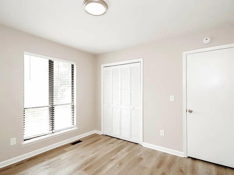 2360 Ambassador Dr — Photo 14