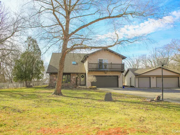 3203 Elizabeth St, Marengo, IL 60152