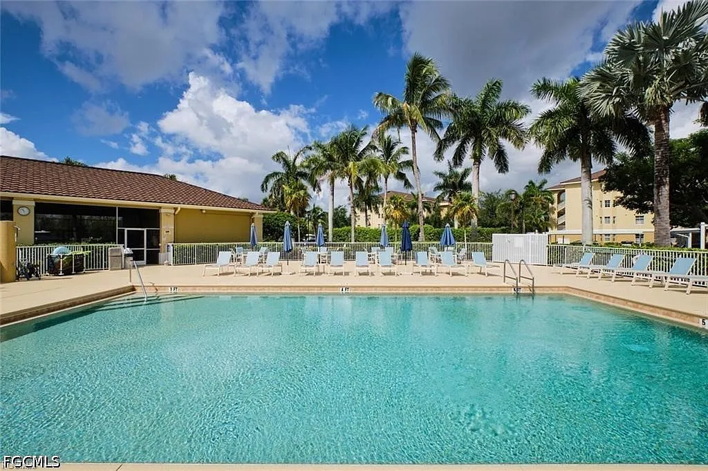 3 bed, 2.0 bath, 1395 sqft, $2,200 — Photo 2