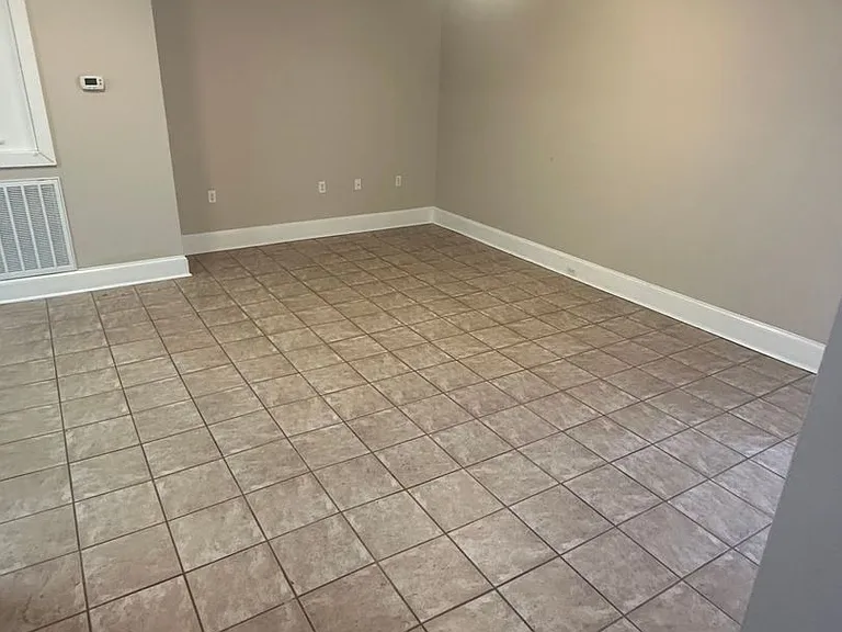 114 N Cypress St — Photo 18