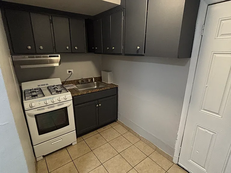 2104 S 17th Ave #8 — Photo 5