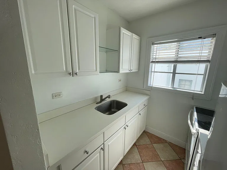 940 Jefferson Ave #12 — Photo 10