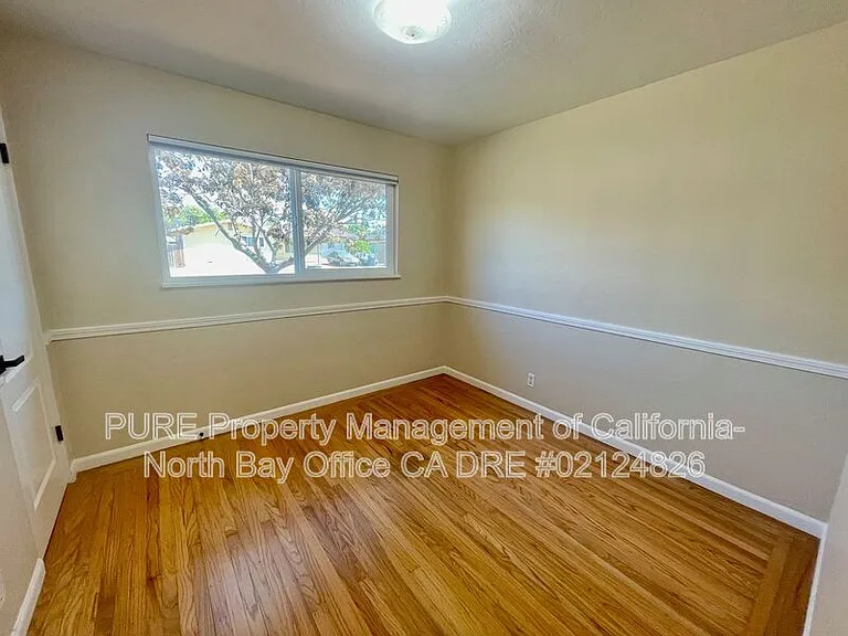 1521 E Madison St — Photo 10