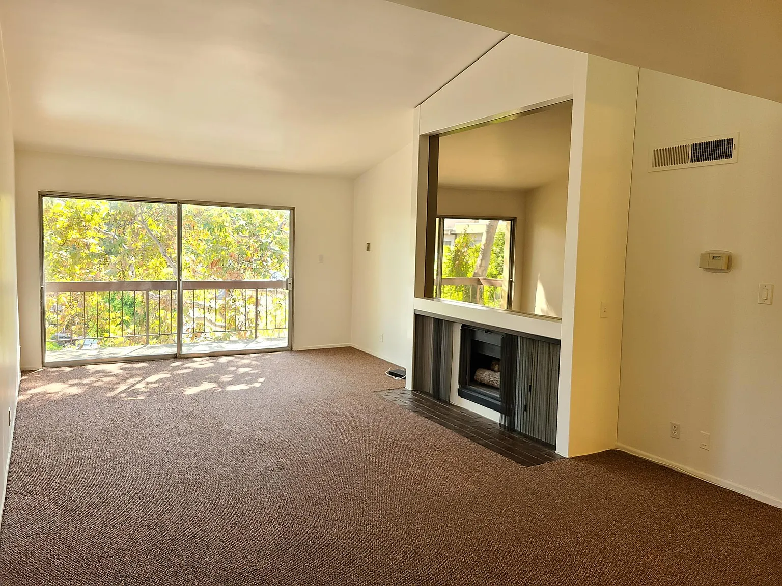 2 bed, 1088 sqft, $3,988 — Photo 2