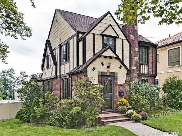 251-27 Van Zandt Avenue image 1 of 20