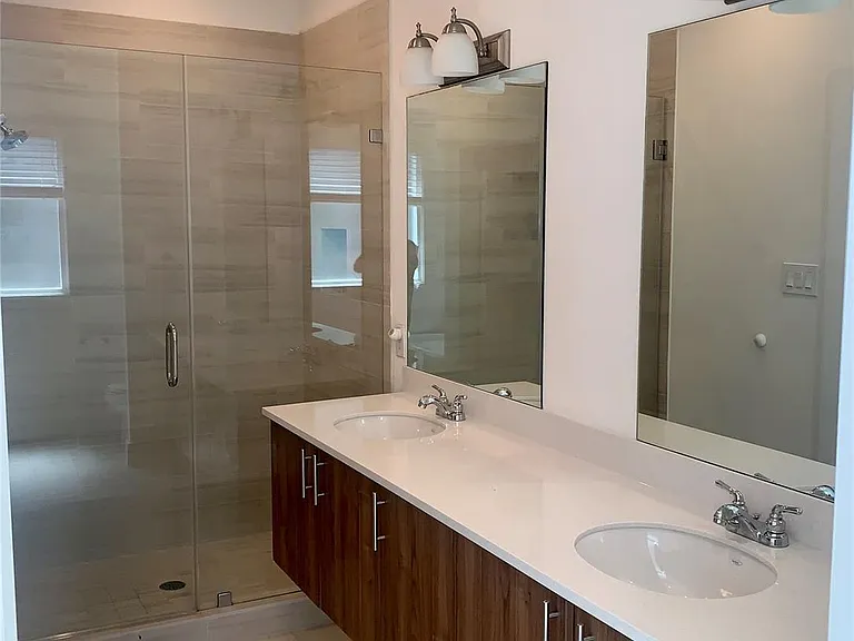 10209 Las Nubes Ave — Photo 16