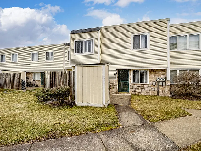 Candlelite Apartments — Photo 35