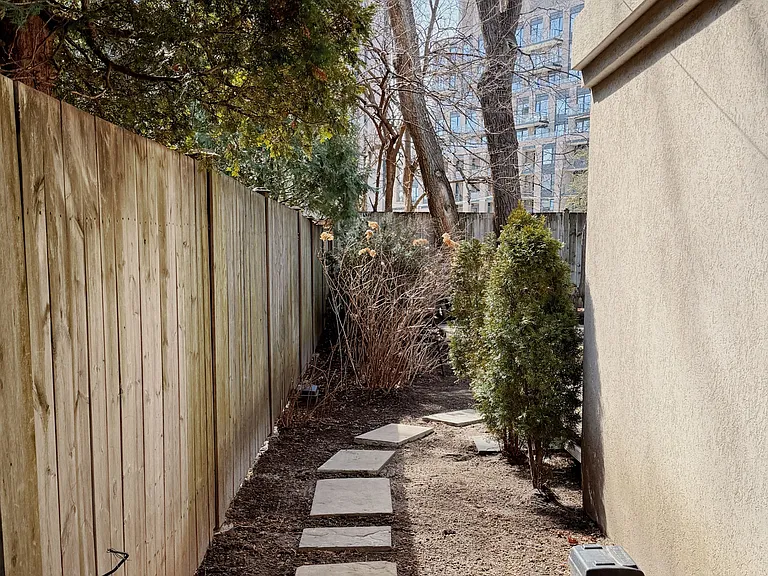1186 Royal York Rd #2 — Photo 24
