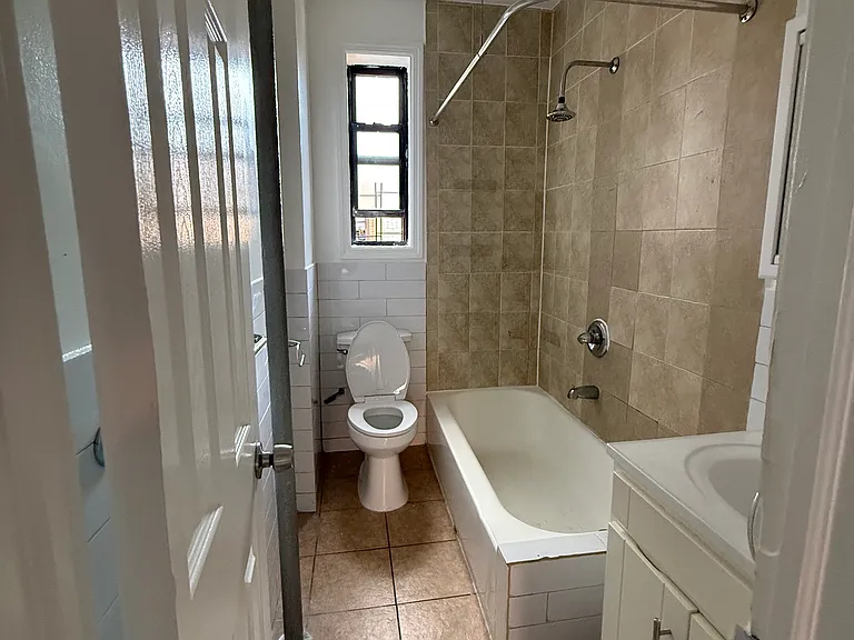 1035 Woodycrest Ave #3 — Photo 2
