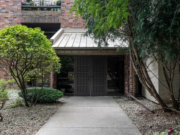 2350 W Good Hope ROAD #254, Glendale, WI 53209