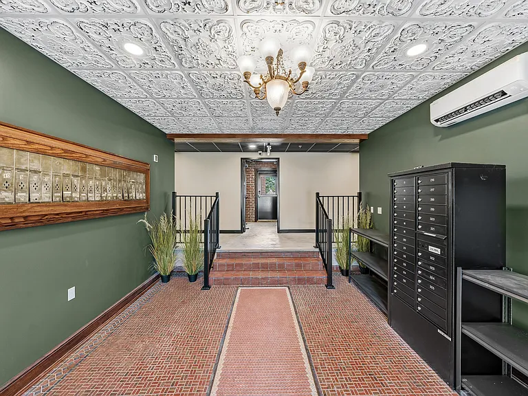 208 Marshall St #17 — Photo 3