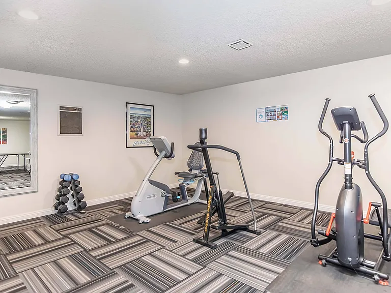 Emerald West Apartments — Photo 7