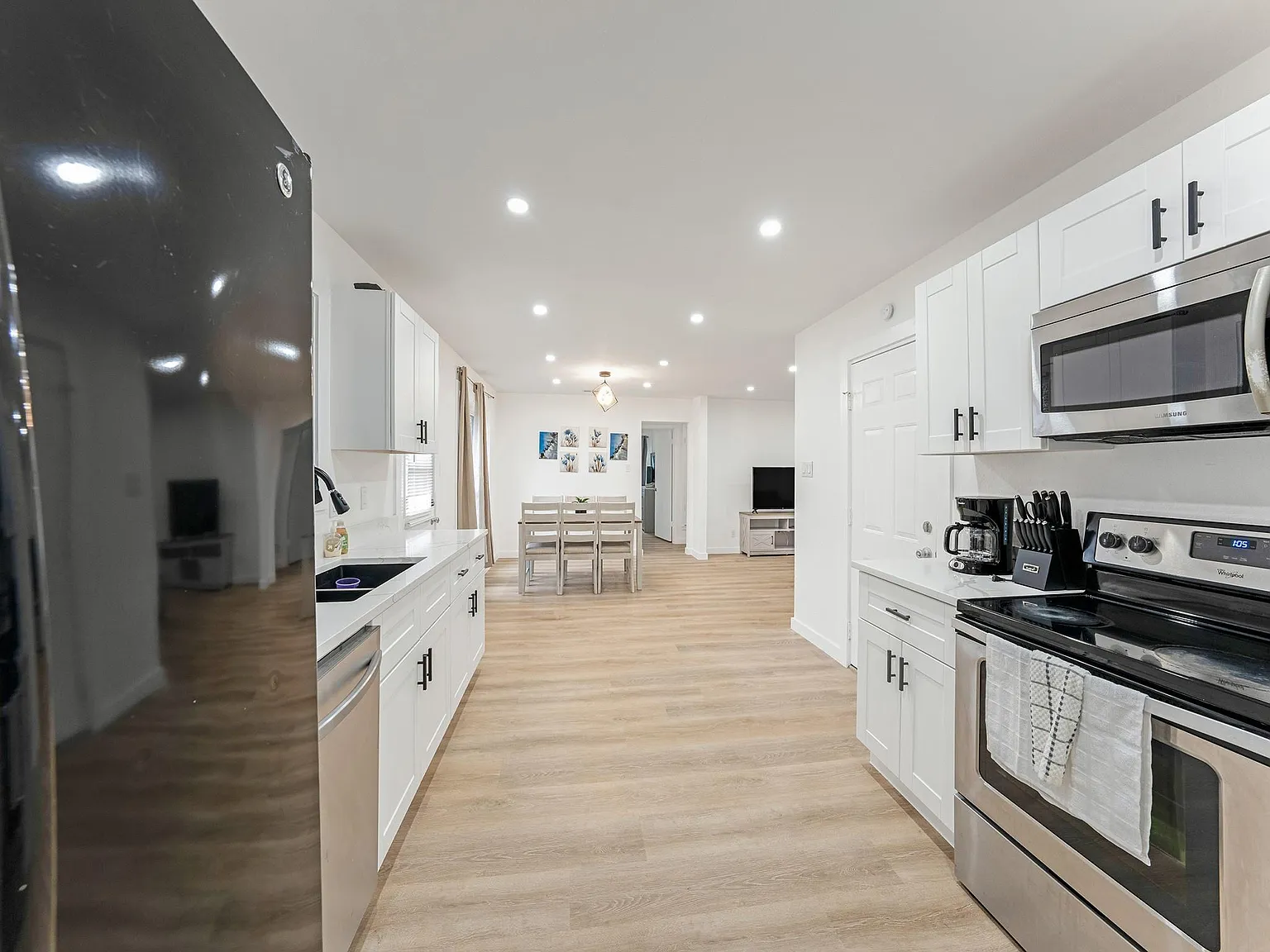 3 bed, 1298 sqft, $4,650 — Photo 3