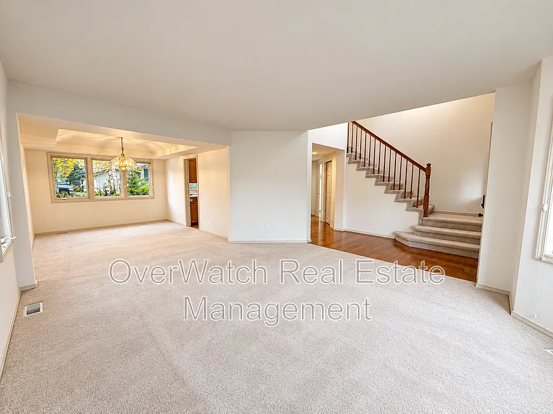 5 bed, 4.5 bath, 2568 sqft, $3,400 — Photo 4