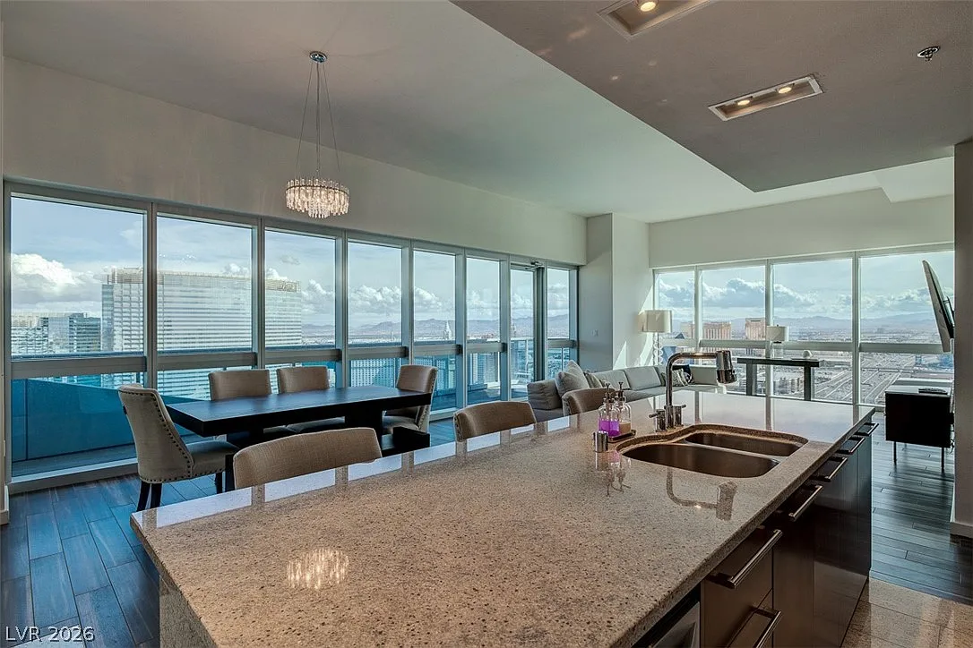 2 bed, 2.0 bath, 1652 sqft, $5,000 — Photo 3